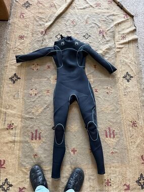 Matuse women’s 3/2 Artemis wetsuit size 6
